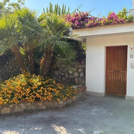 Casa Antonino * ميتا